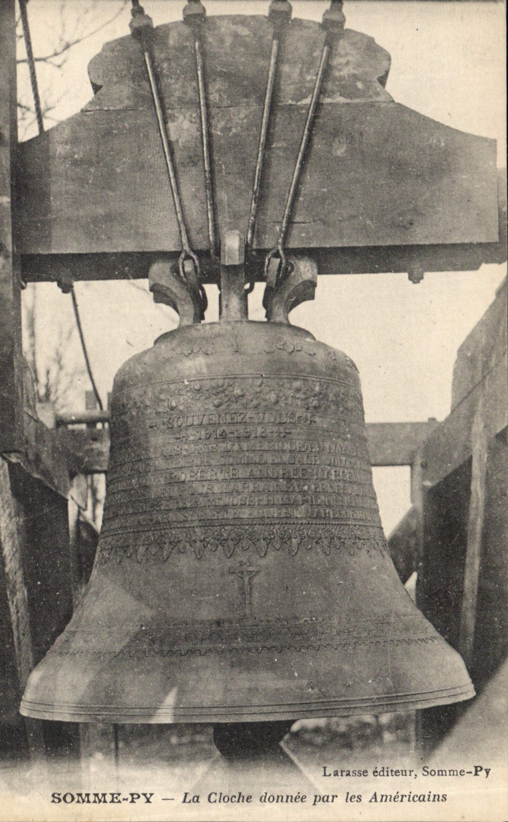 Somme-Py — La Cloche donnée par les Américains — Larasse éditeur, Somme-Py