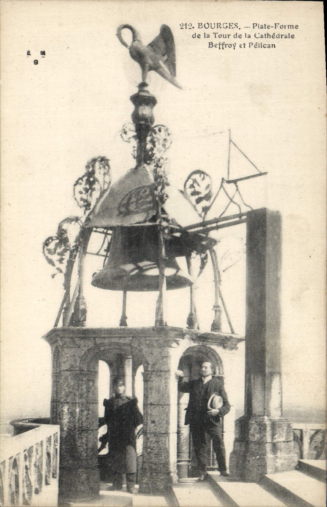 Bourges — Plate-Forme de la Tour de la Cathédrale Beffroy et Pélican — Éditeur E.M. n°212
