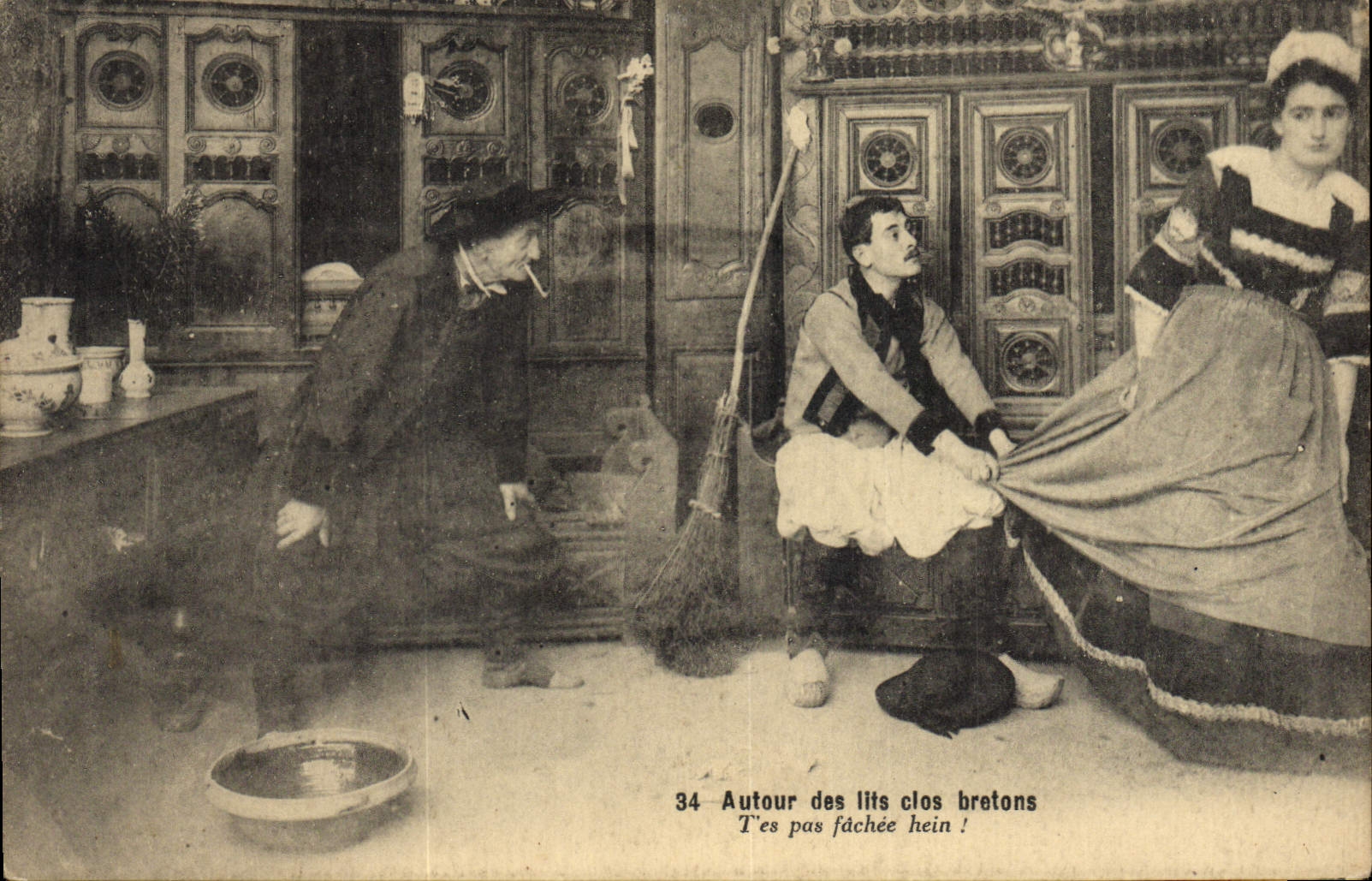 CPA Folklore Lits clos Bretons 