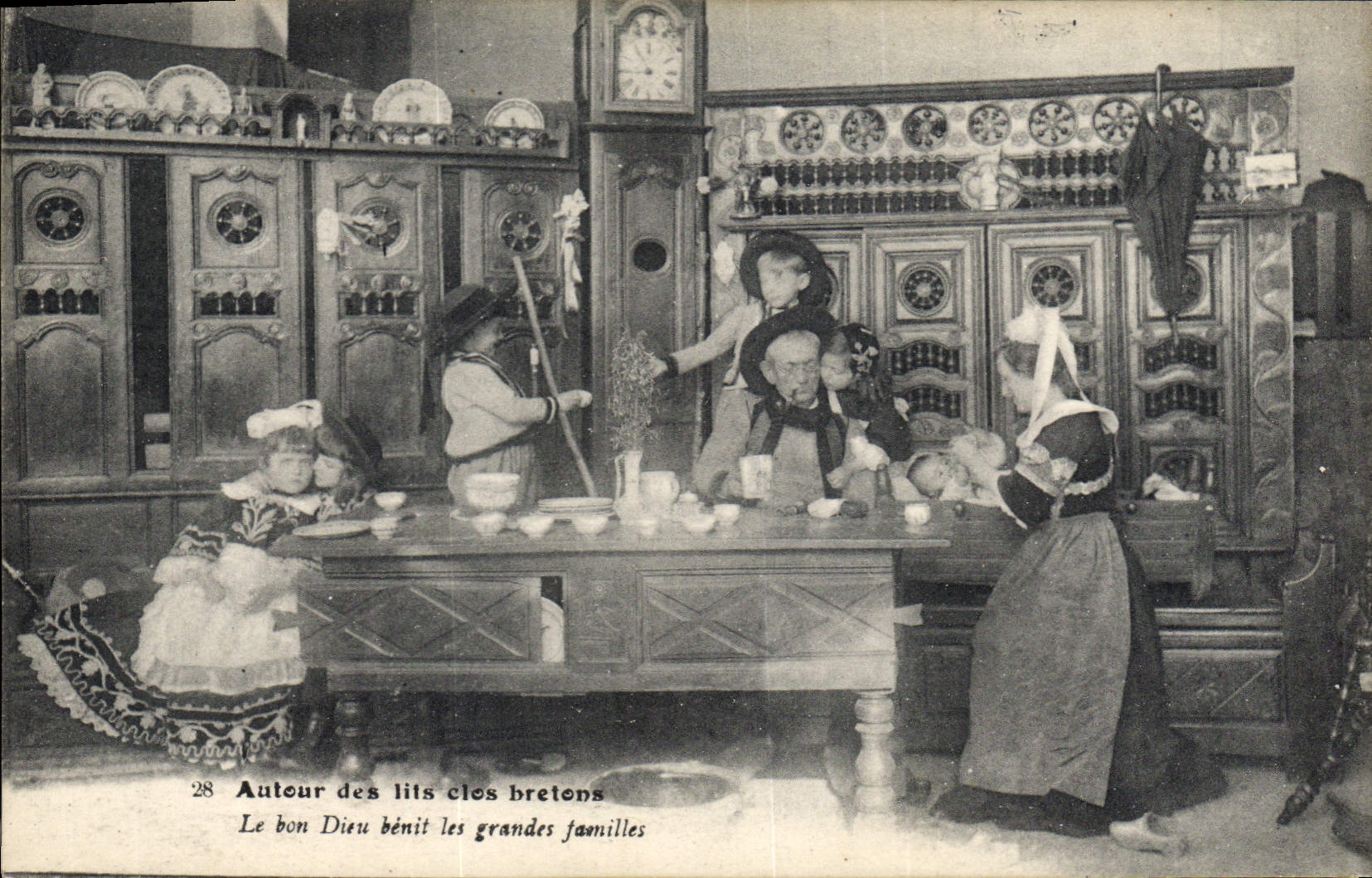 CPA Folklore Lits clos Bretons 