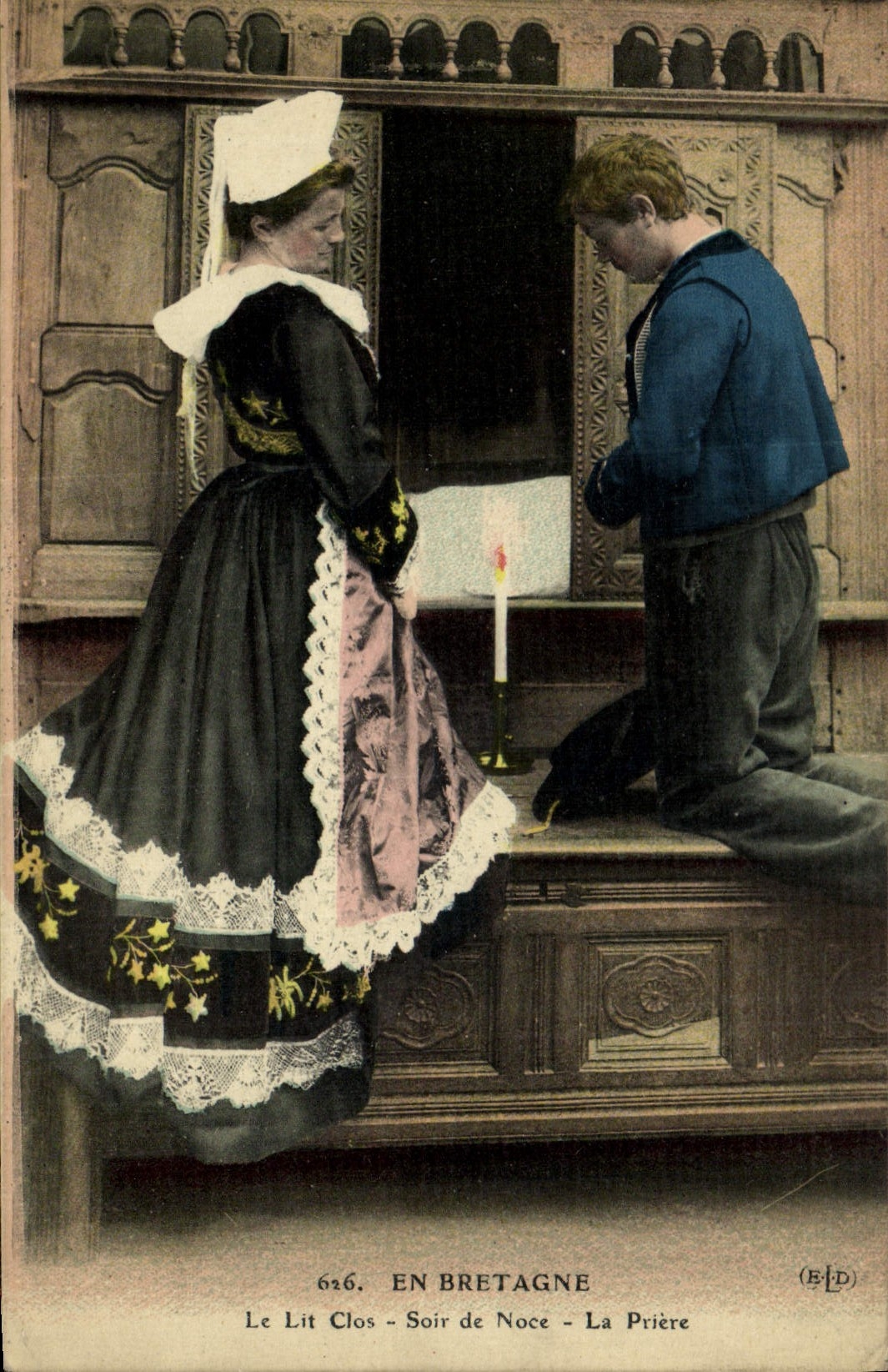 CPA Folklore Lits clos Bretons Soir de noce La priere Mariage
