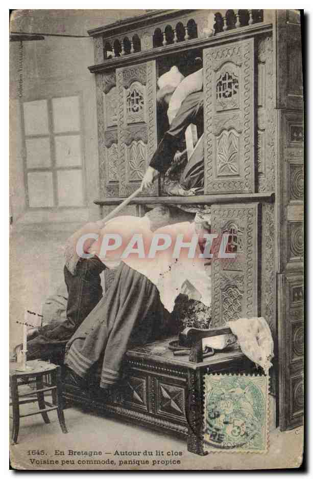 CPA Folklore Bretagne Lits Clos Voisine peu commode 
