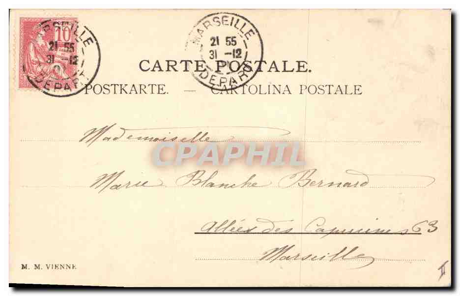 Femme en chapeau à rubans — avec chien en costume — éditeur M. M. Vienne — Verso