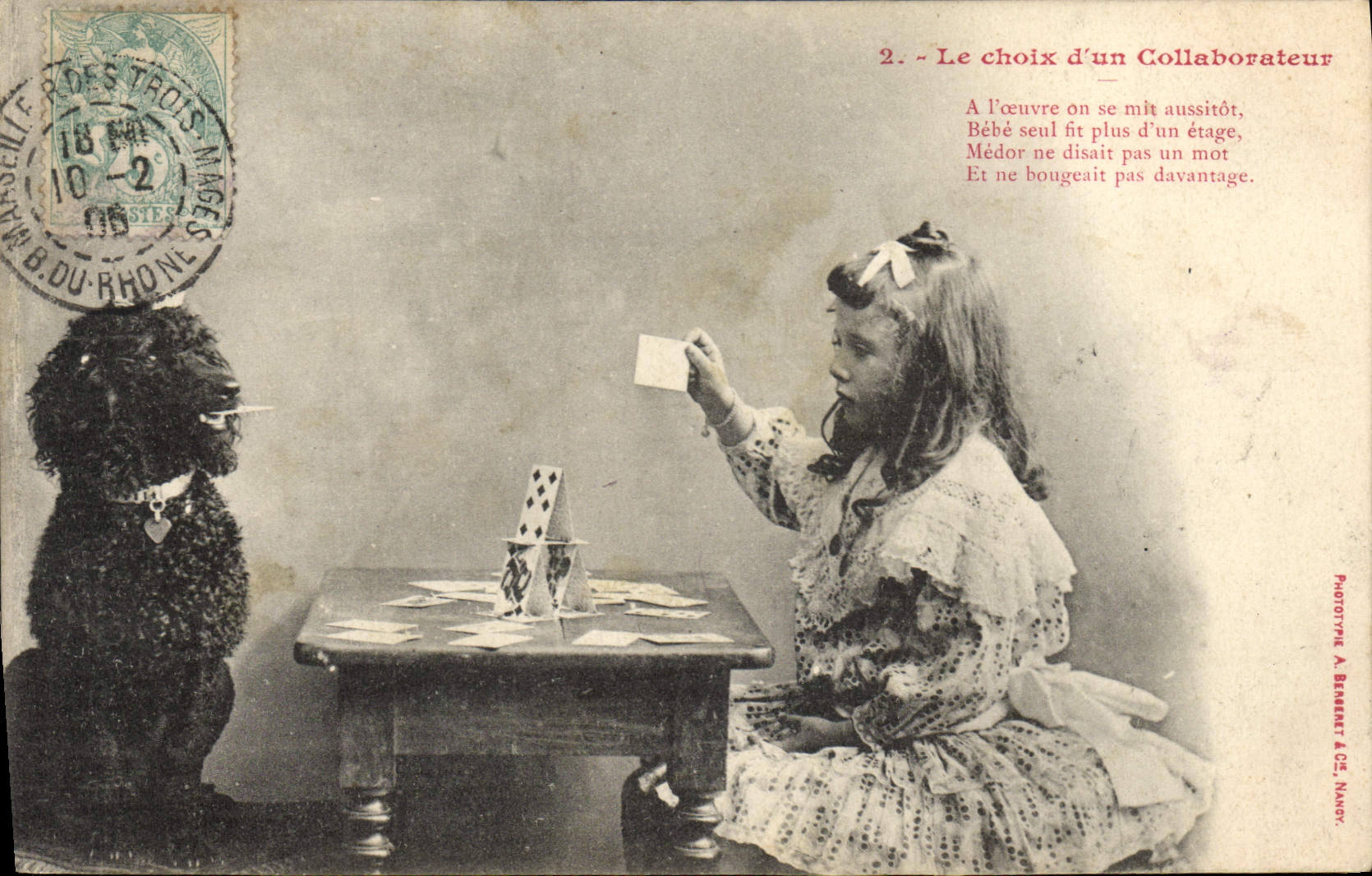 Fille et chien jouant aux cartes — Phototypie A. Bernardet & Cie, NANCY — n°2