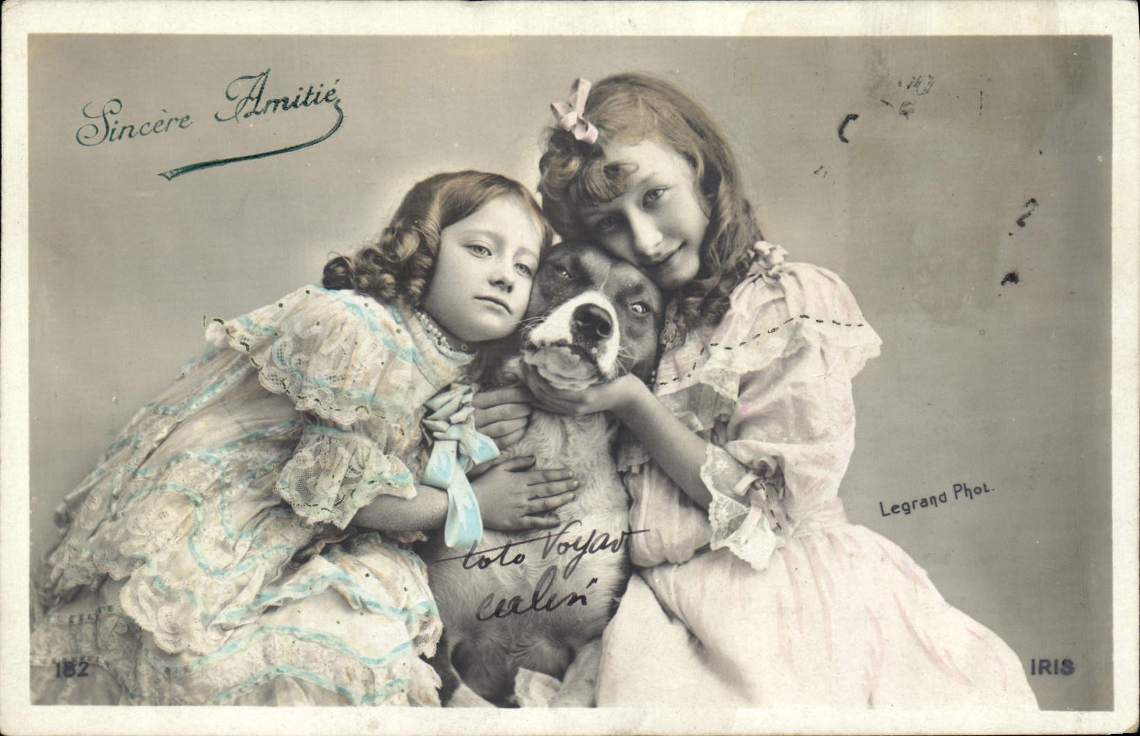 Deux jeunes filles et un chien — Sincère Amitié — Legrand Phot. n°182