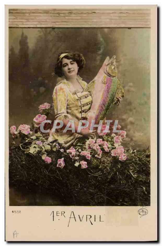 CPA Fantaisie Paques Poisson Femme 1er Avril 