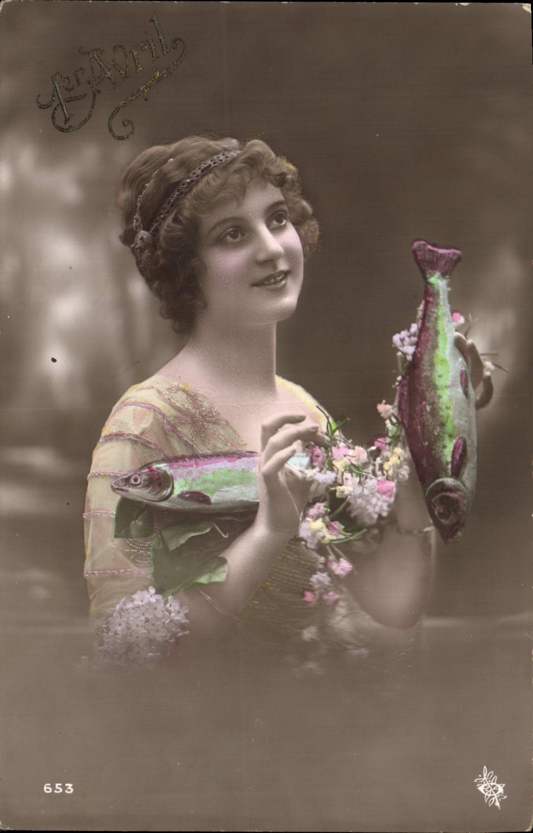 CPA Fantaisie Paques Poisson Femme 