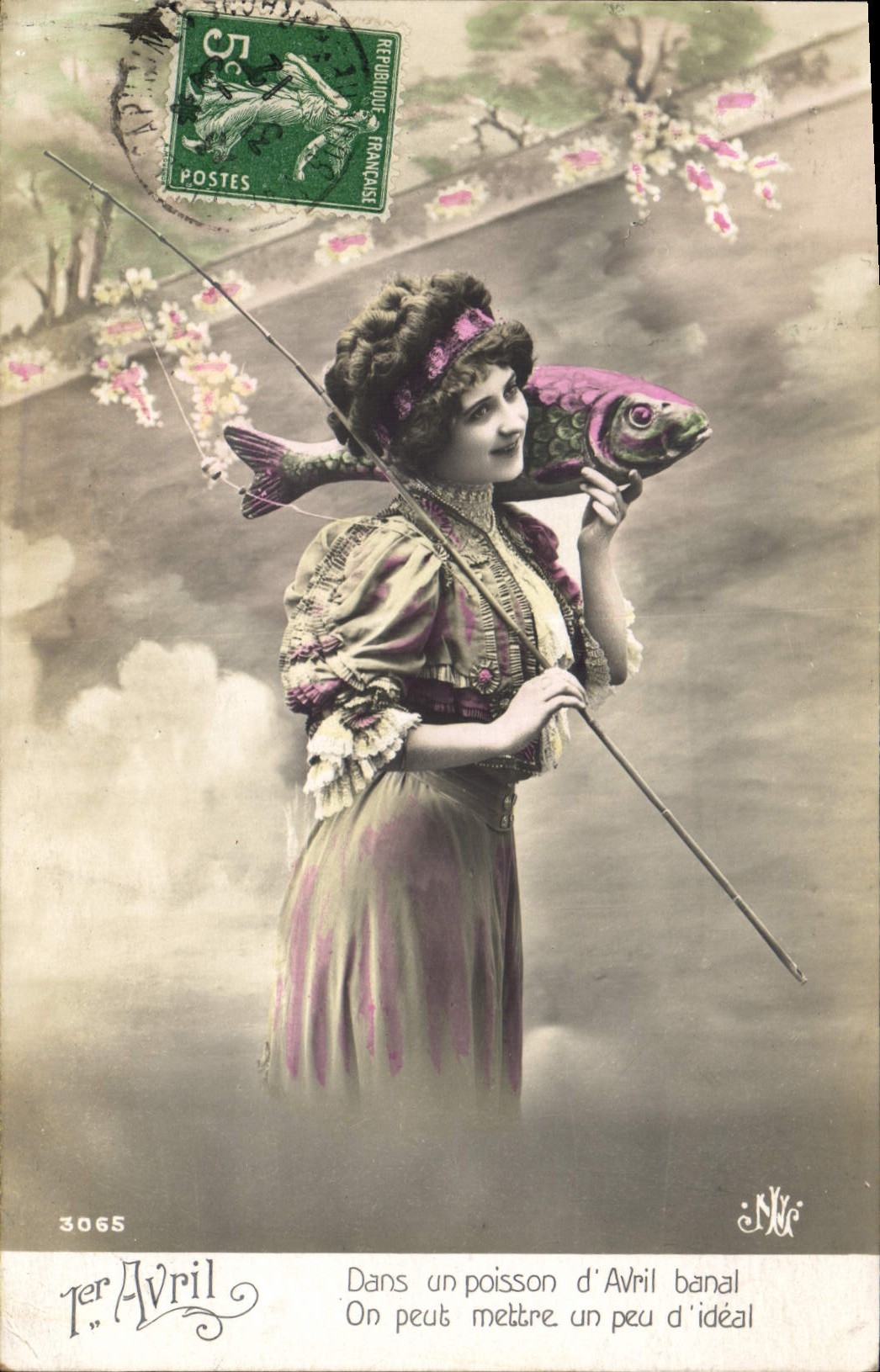 CPA Fantaisie Paques Poisson Femme 1er Avril 