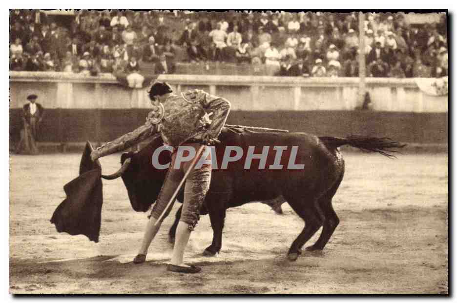 CPA Corrida Taureau Une splendide naturelle de la gauche de Marcial Lalanda 