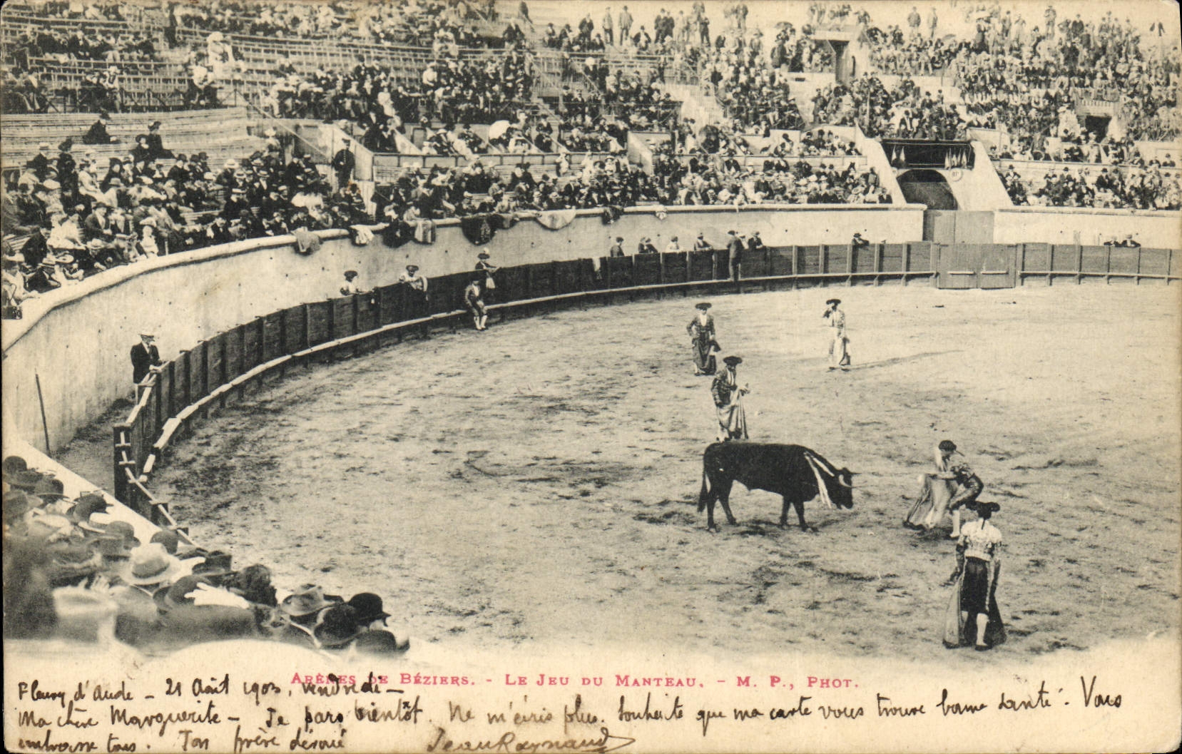CPA Corrida Taureau Arenes de Beziers Le jeu de manteau