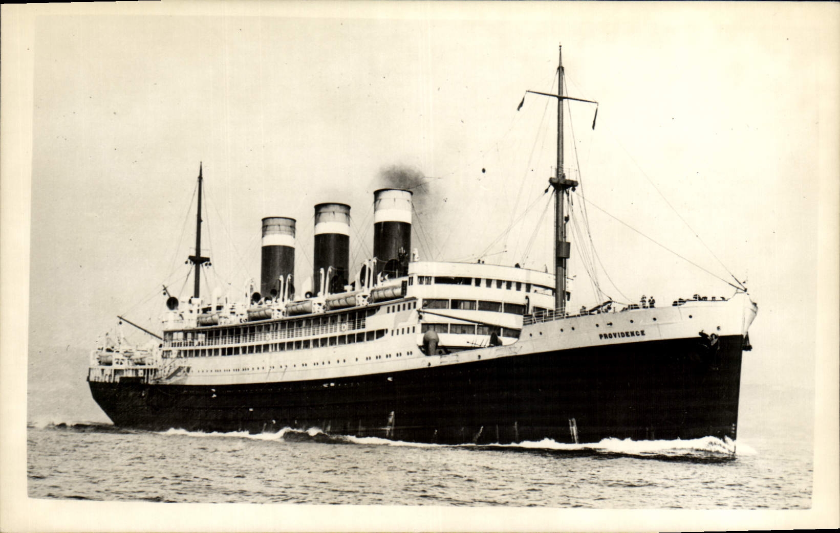 CPA Bateau Paquebot Providence Cie Fabre 