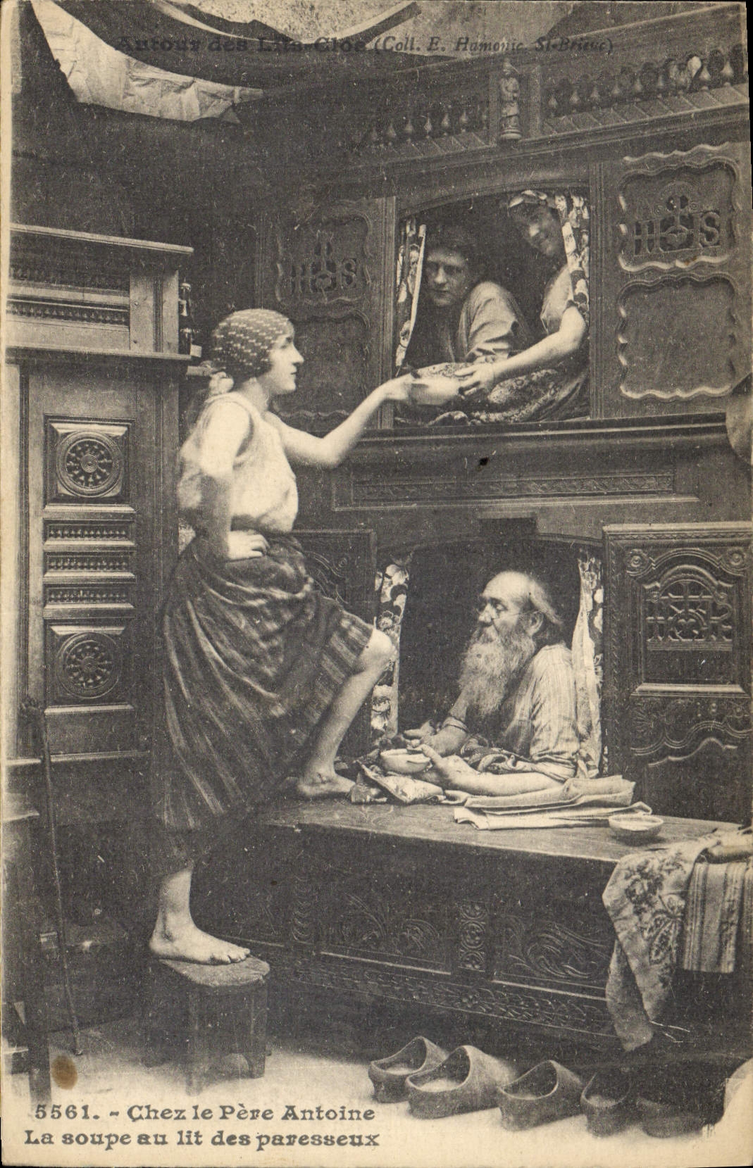 CPA Folklore Chez le Pere Antoine La soupe au lit des paresseux Lit clos 