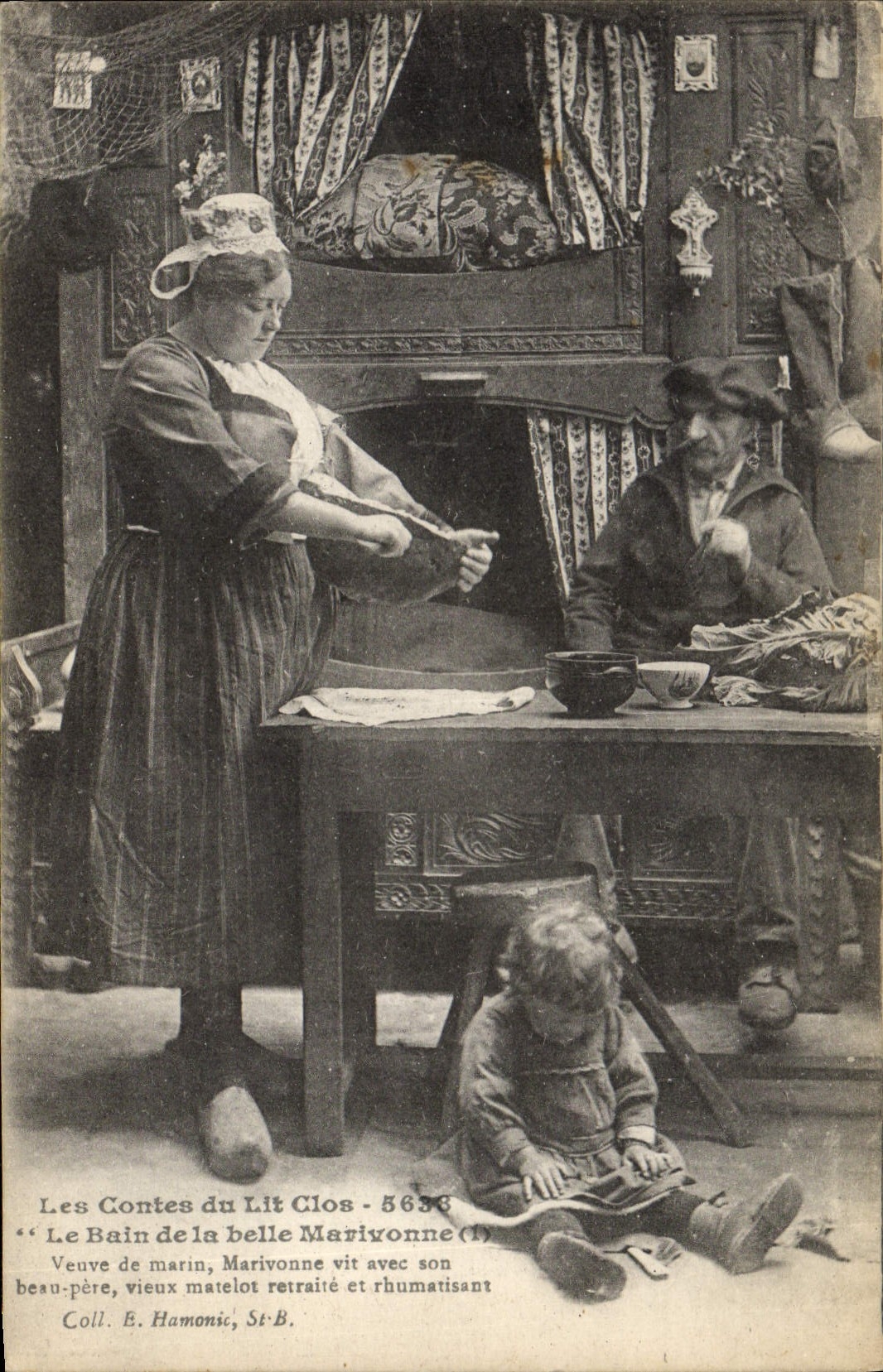 CPA Folklore Les contes du lit clos le bain de la belle Marivonne 