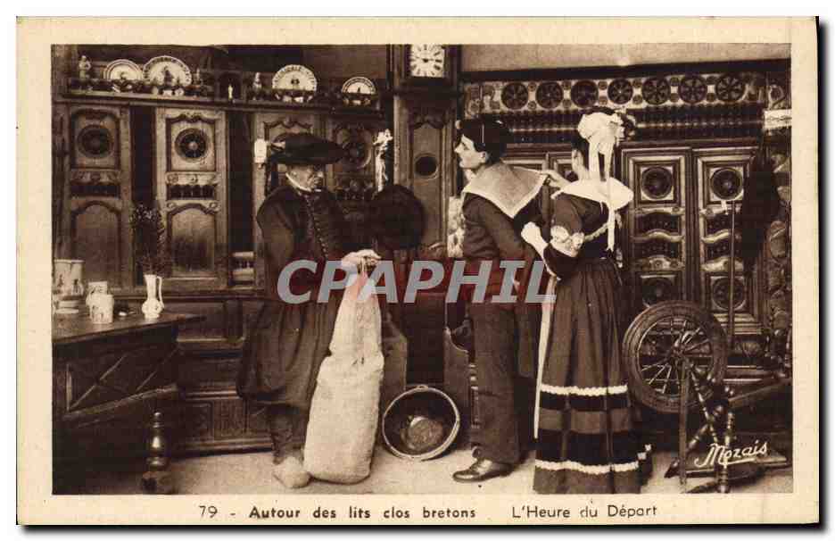 CPA Folklore Autour des lits clos bretons L'heure du depart 