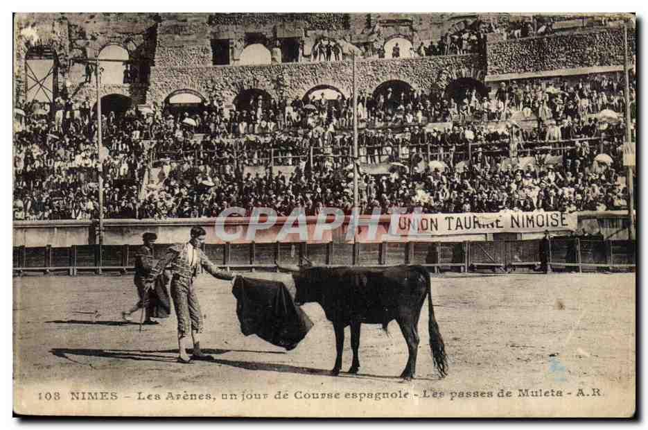 Nîmes — Les Arènes, un jour de Course espagnole — Les passes de Mulcta — A.R.