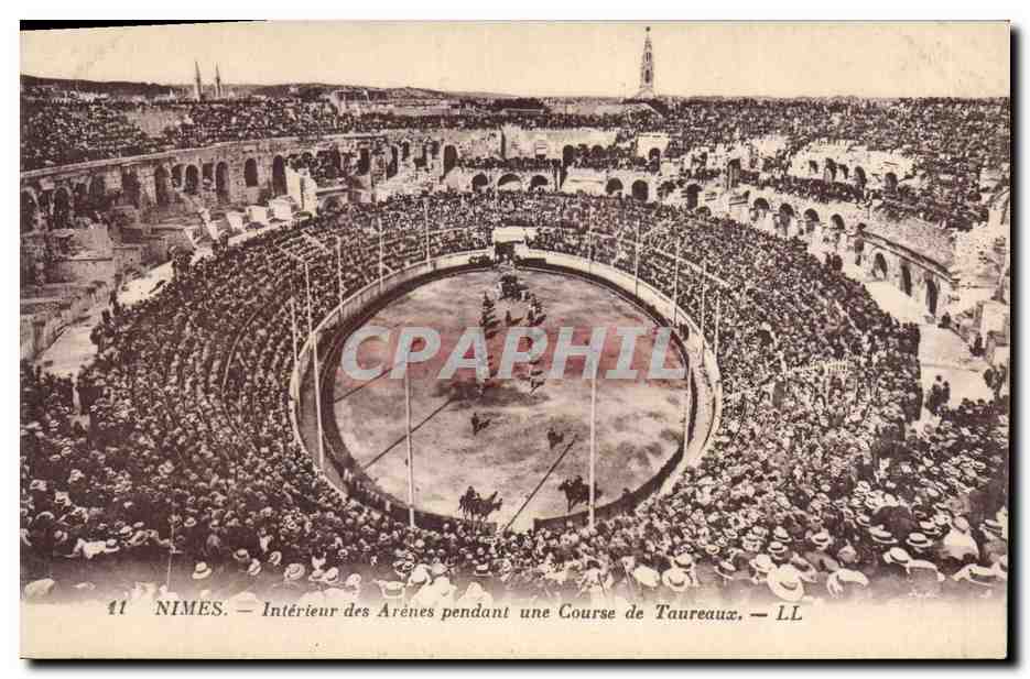 CPA Corrida Course de taureaux Nimes Interieur des arenes pendant une course de taureaux 