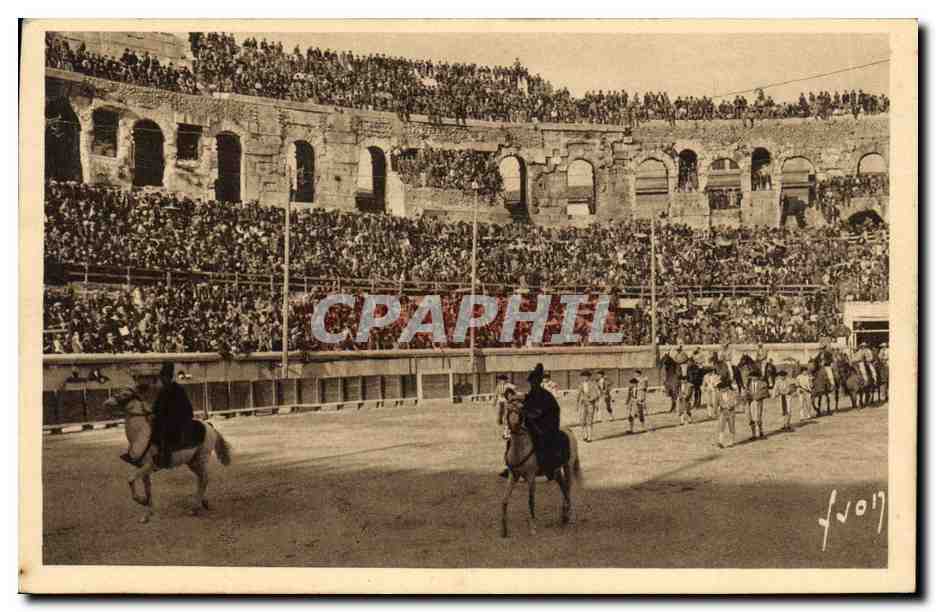 CPA Corrida Course de taureaux Nimes Les arenes un jour de corrida Le Paseo 