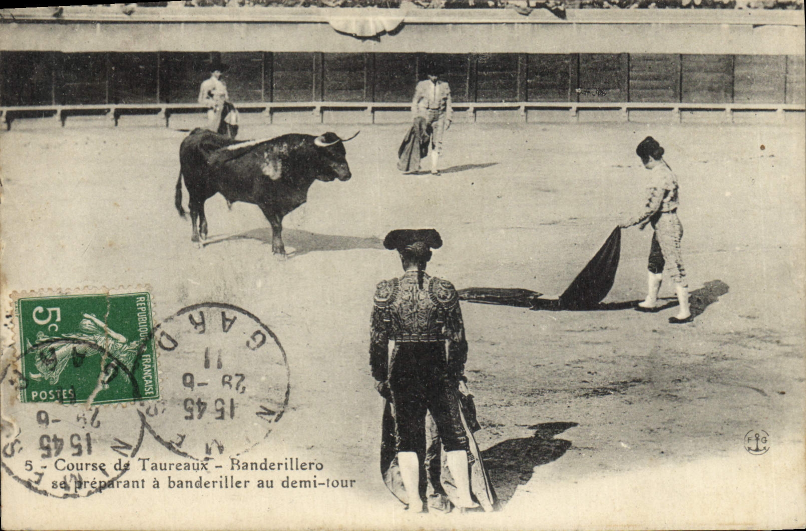 Course de Taureaux - Banderillero se préparant à banderiller au demi-tour — éditeur F.90