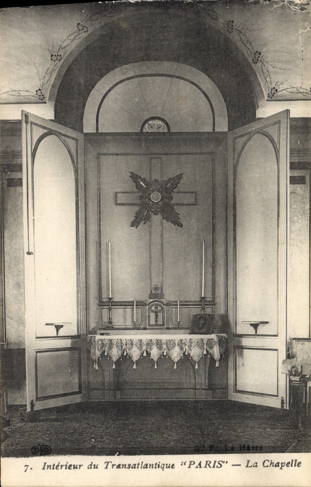Intérieur du Transatlantique "PARIS" — La Chapelle — Le Hâvre