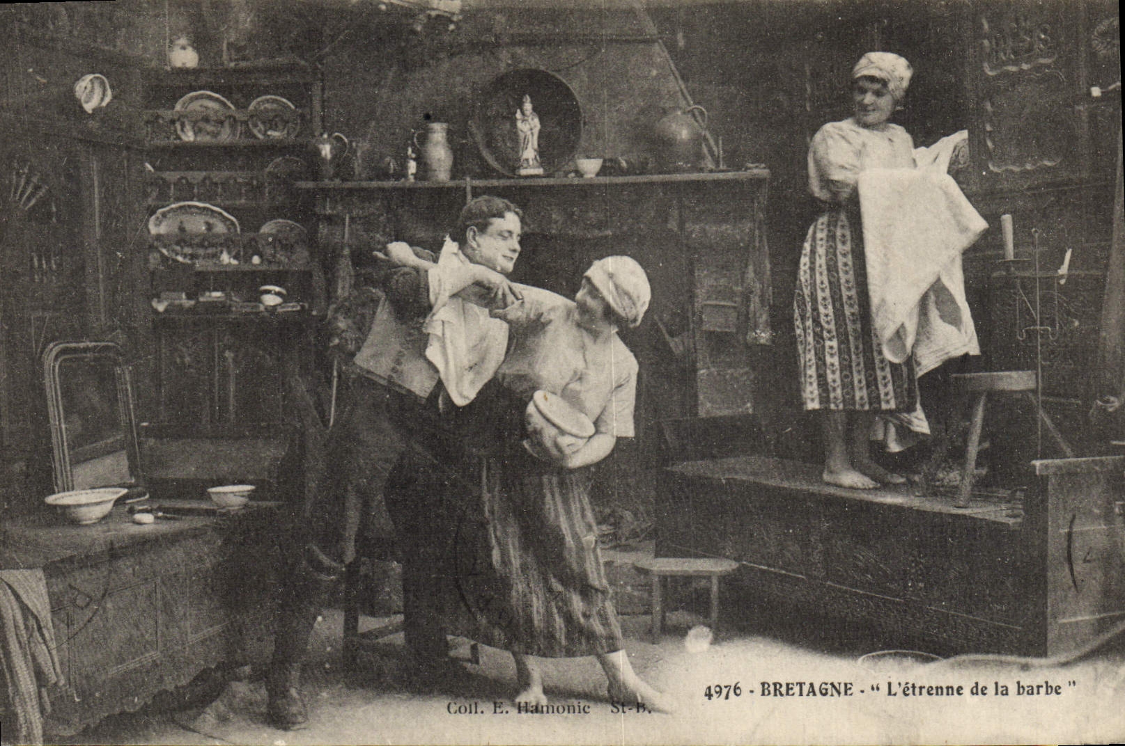 CPA Folklore Lits Clots L'etrenne de la barbe 