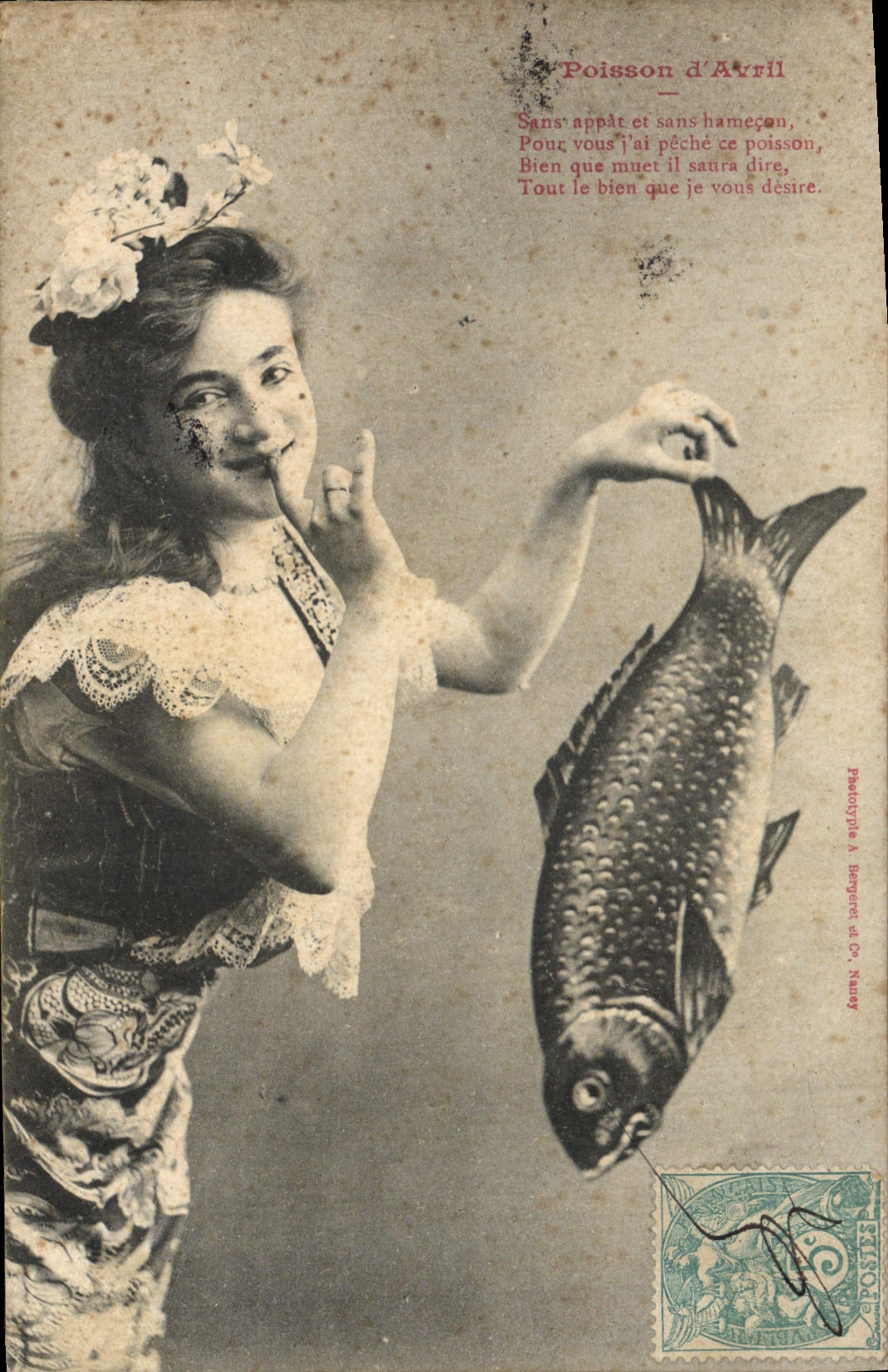 CPA Fantaisie Paques Poisson Femme 