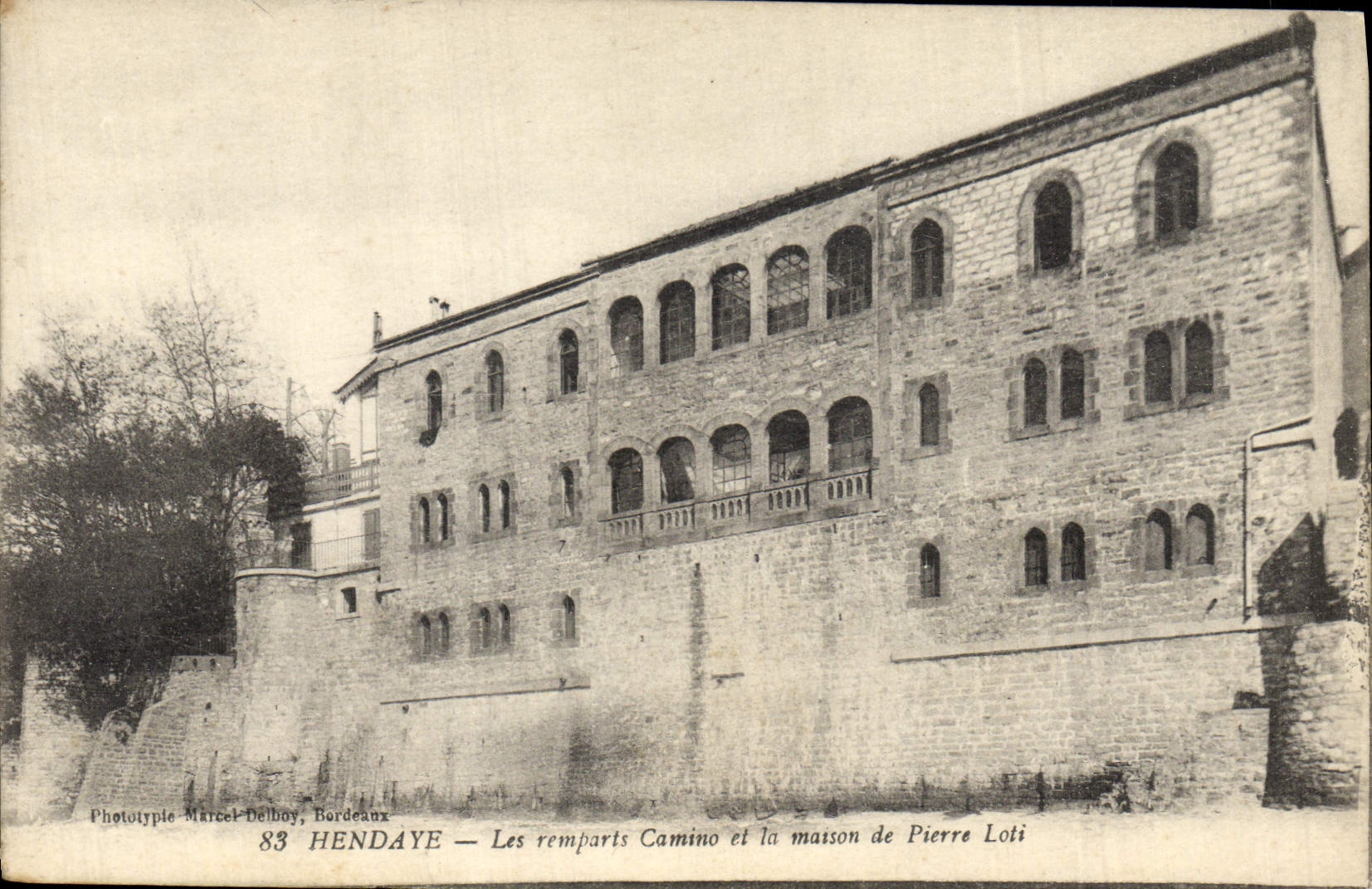 CPA Pierre Loti Hendaye Les remparts Camino et la maison 