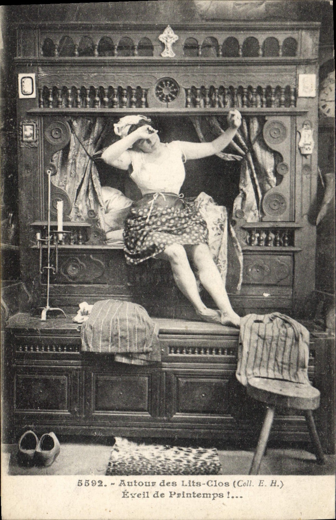 CPA Folklore Lits clos Eveil de printemps 