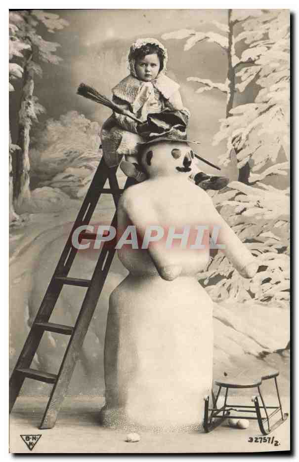 Enfant sur un bonhomme de neige — studio photographique — B.N.K. n° 32751/2