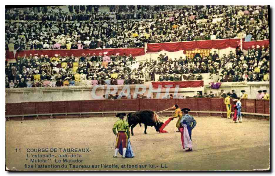 CPA Corrida Course de taureaux L'estocade aide la Muleta Le matador 