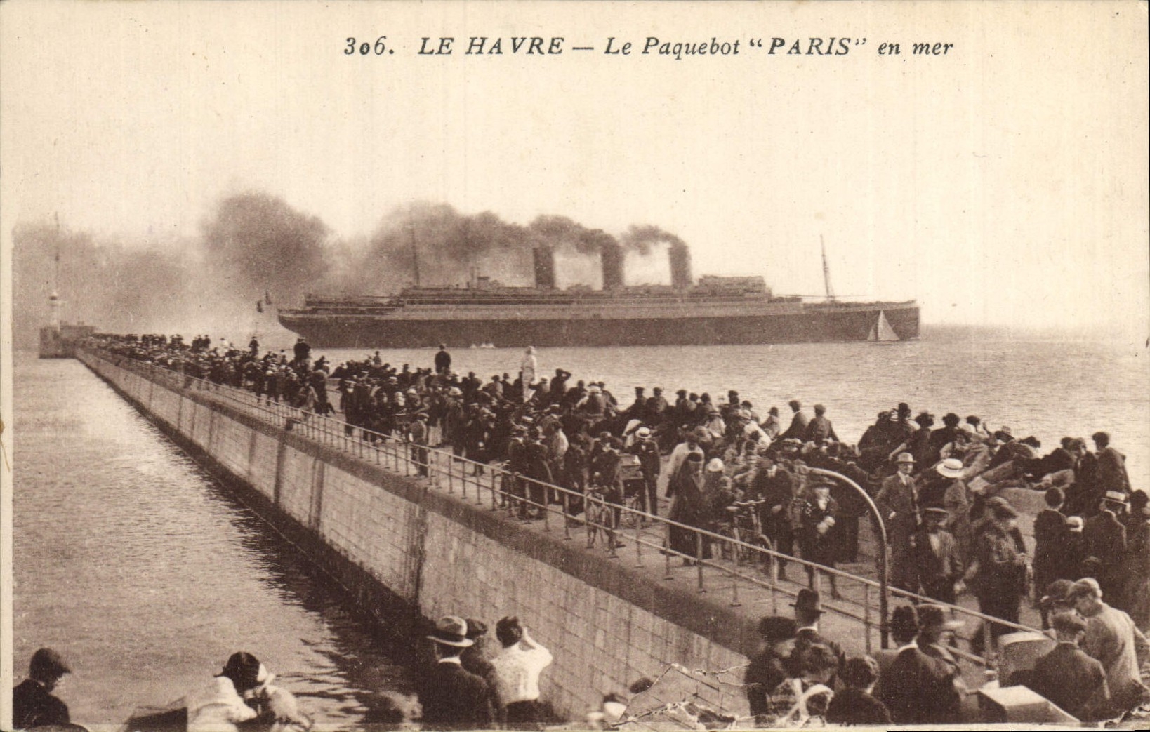 Le Havre — Le Paquebot "PARIS" en mer — Éditeur : Carte Postale
