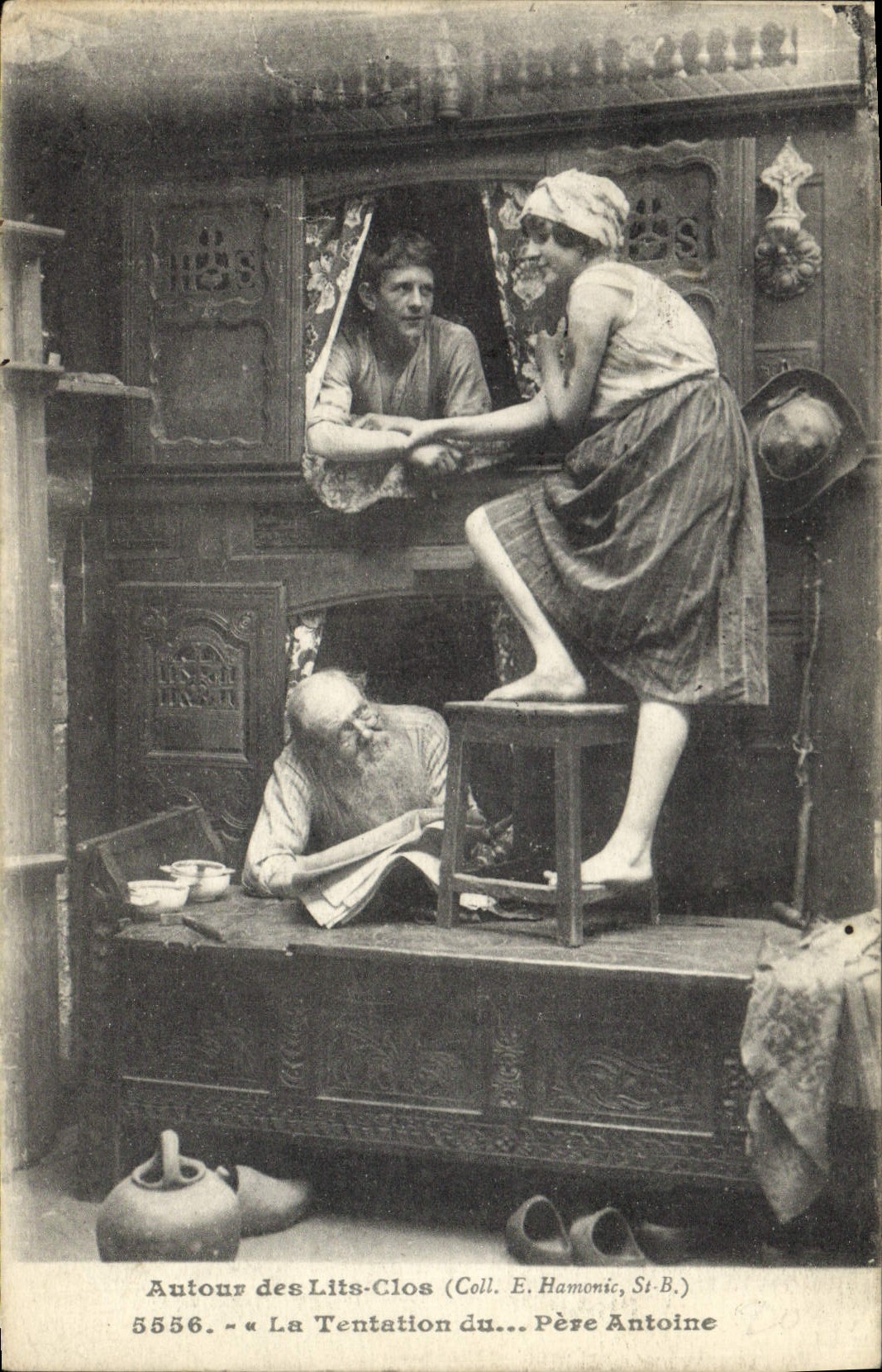 CPA Folklore Lits Clos La tentation du Pere Antoine 