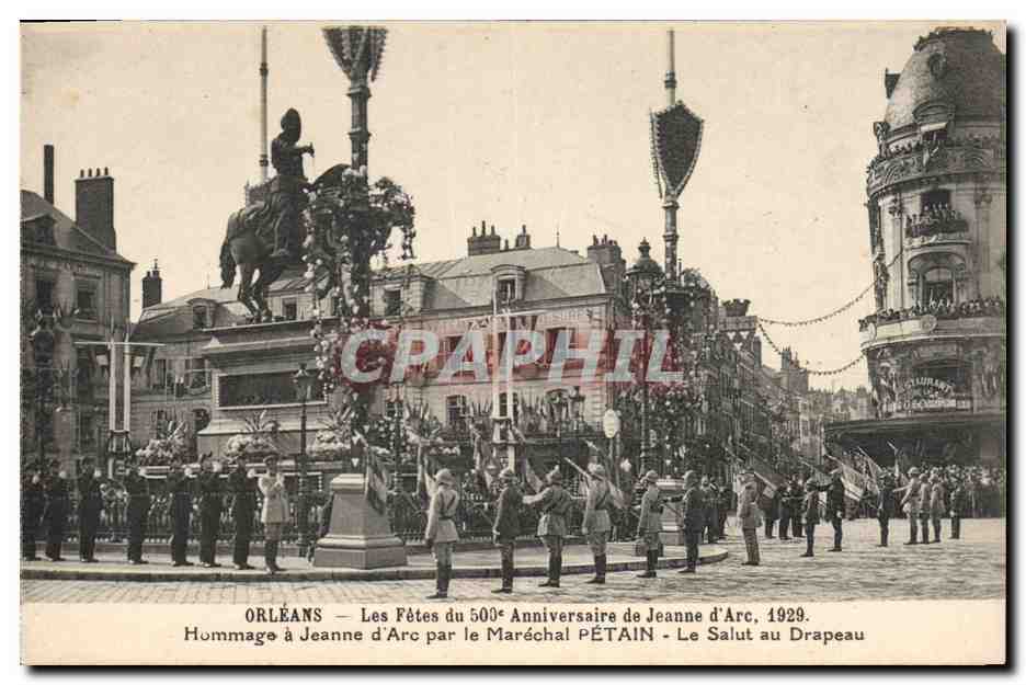 CPA Orleans Les fetes du 500eme anniversaire de Jeanne d'Arc Marechal Petain Le salut au drapeau 