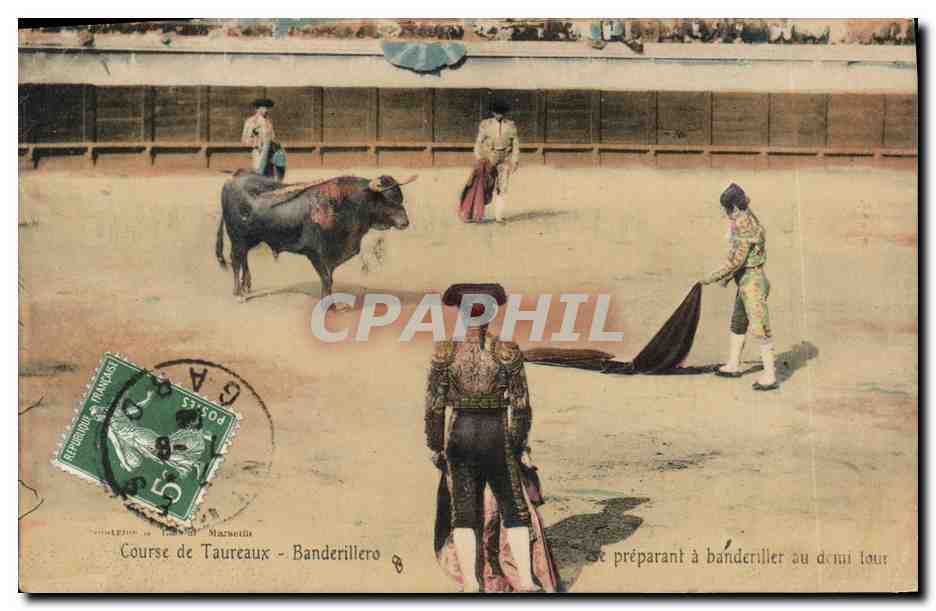 CPA Corrida Course de taureaux Banderillero se preparant a banderiller au demi tour 