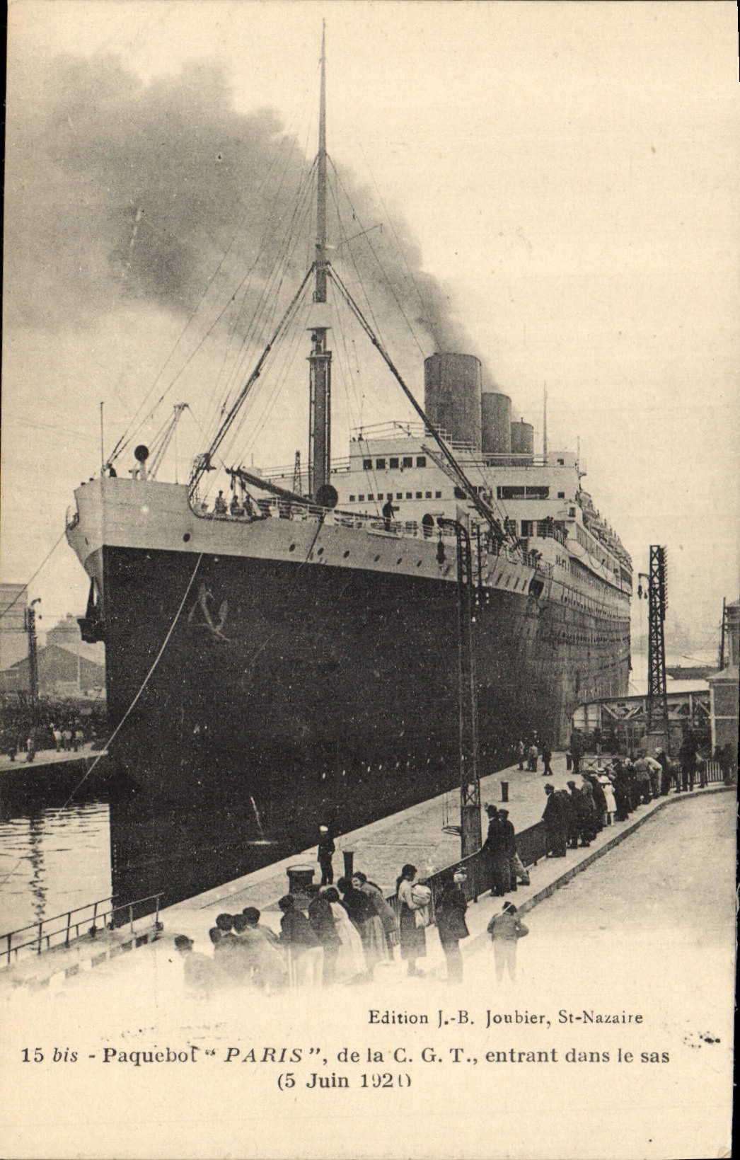 Paquebot "PARIS" de la C.G.T. entrant dans le sas à St-Nazaire — Edition J.-B. Joubier, n° 15 bis