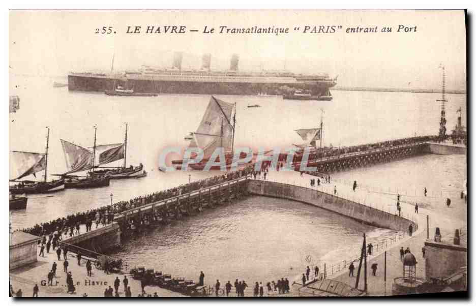 CPA Bateau Paquebot Transatlantique Paris entrant au port 