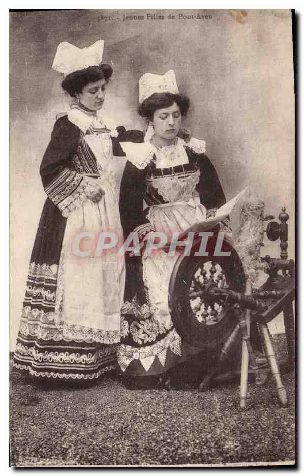 CPA Folklore Jeunes filles de Pont Aven 