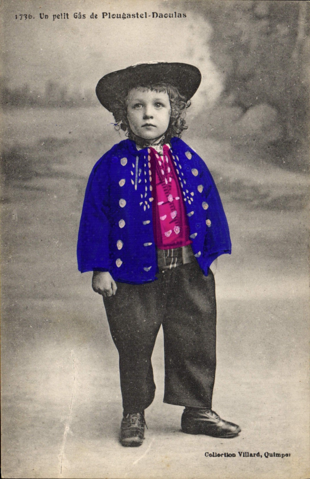 CPA Folklore Un petit Gas de Plougastel Daoulas 