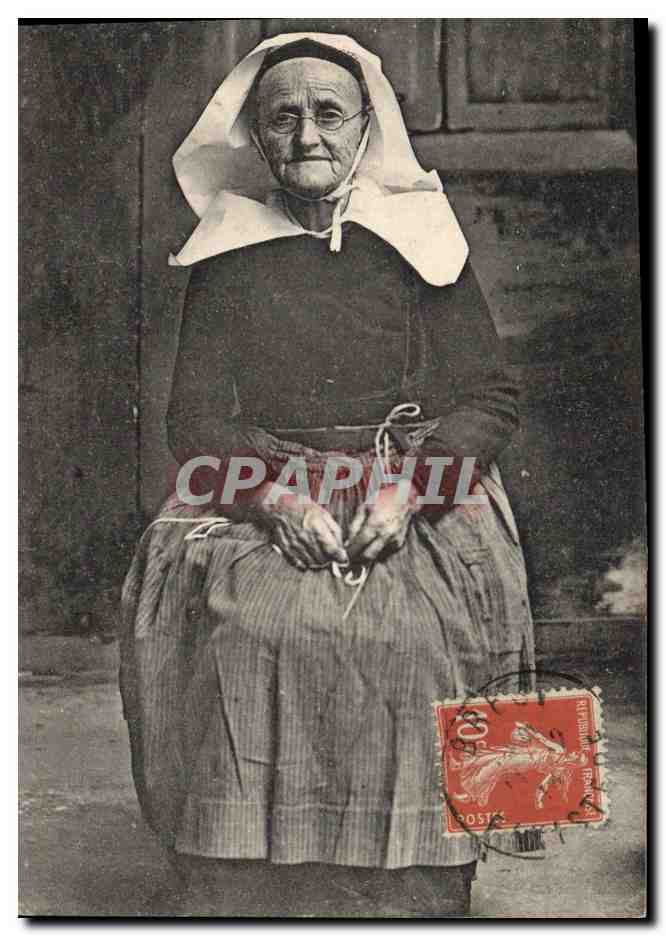 CPA Folklore Coiffe de vieille bretonne 