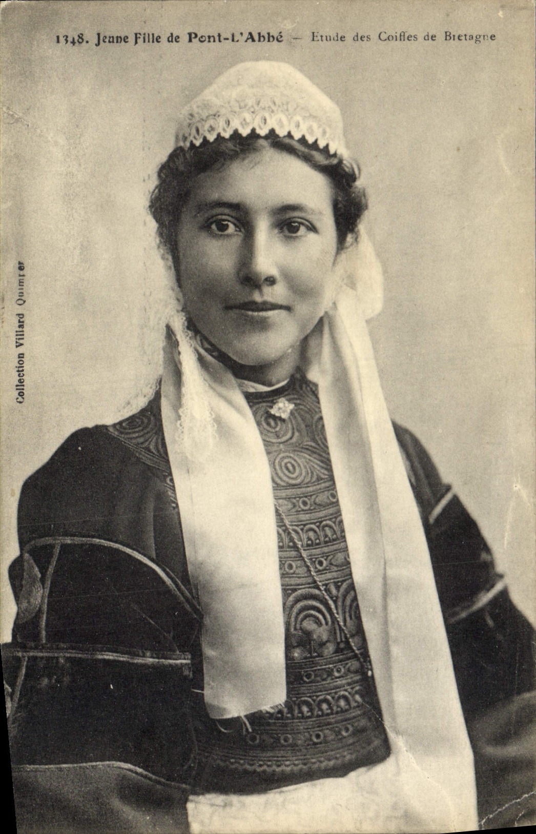 CPA Folklore Jeune fille de Pont L'Abbe 