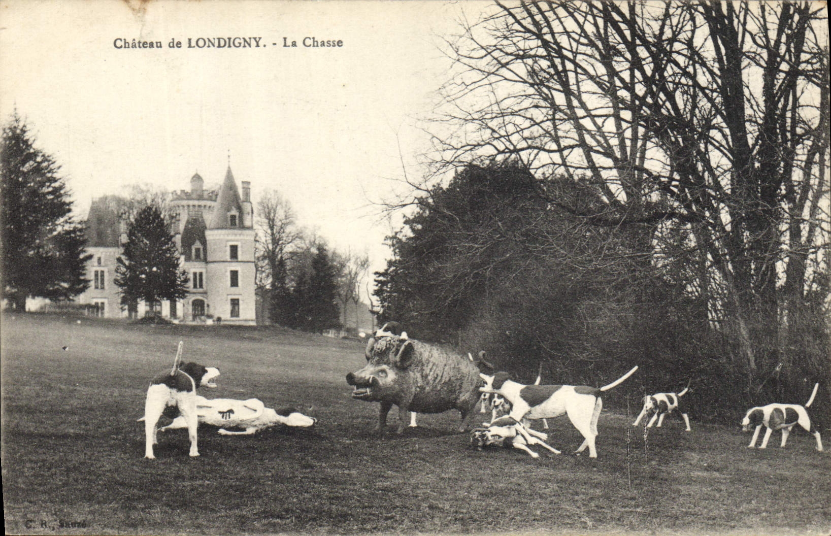 CPA Chasse a courre Chateau de Londigny La chasse Chiens Chien Sanglier