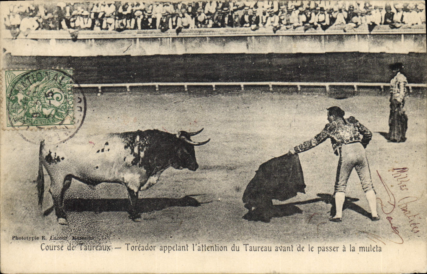 Course de Taureaux — Toréador appelant l'attention du Taureau avant de le passer à la muleta — Phototypie E. Lâcour, Mitisaille