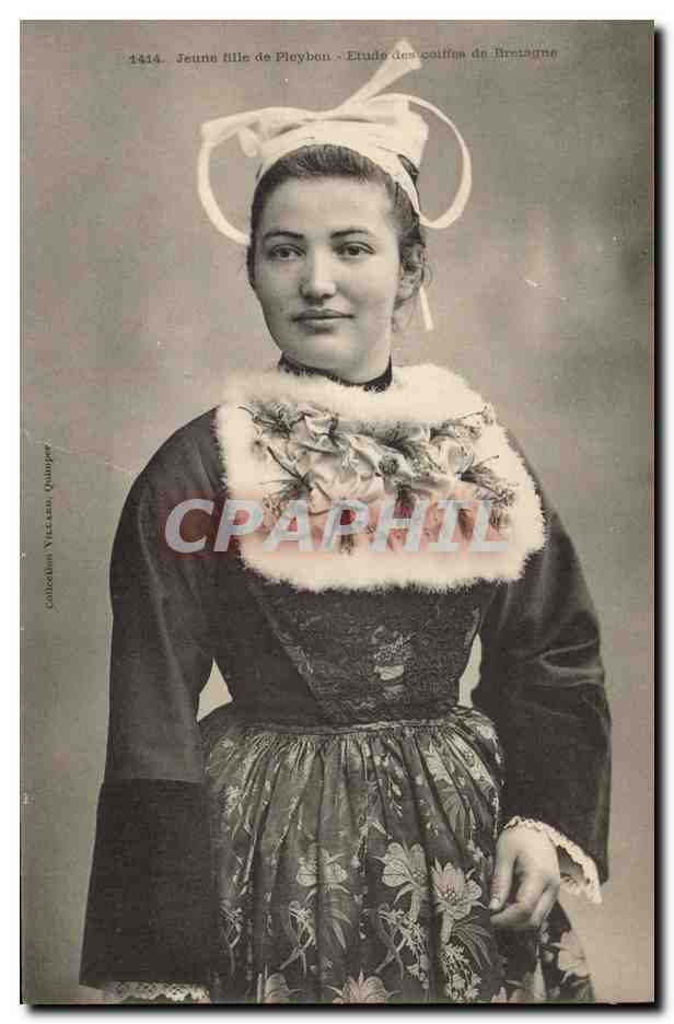 CPA Folklore Jeune fille de Pleyben 