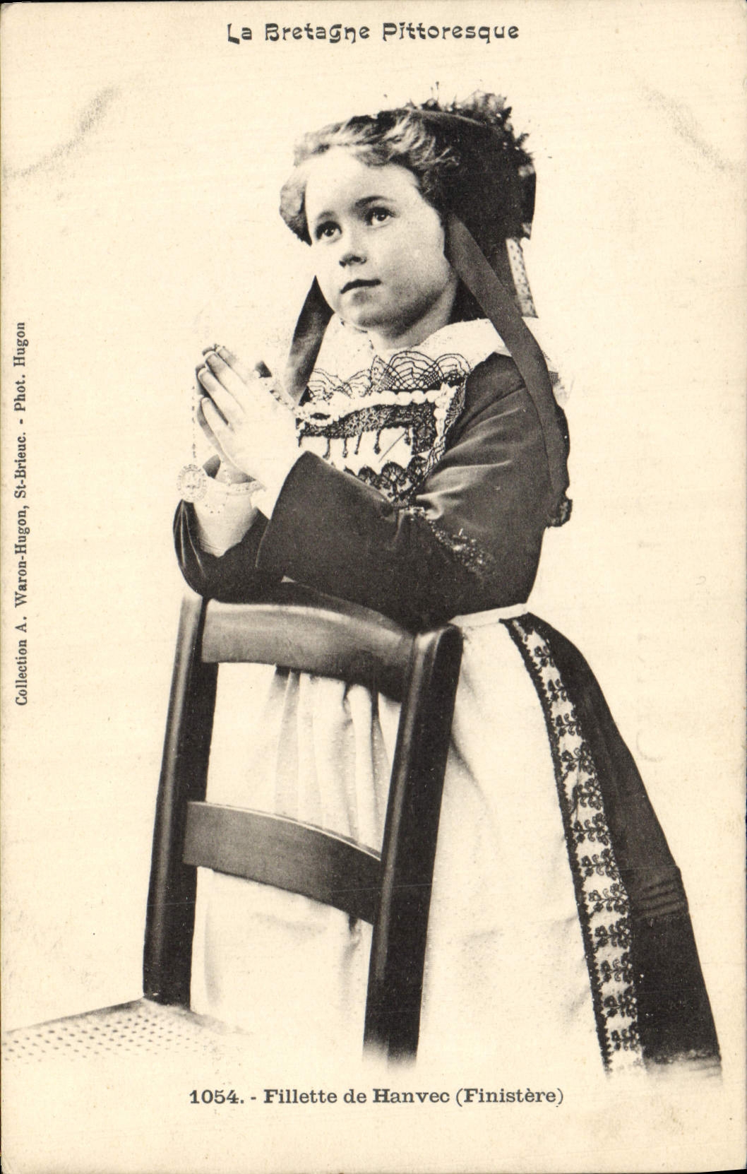 CPA Folklore Bretagne Fillette de Hanvec 