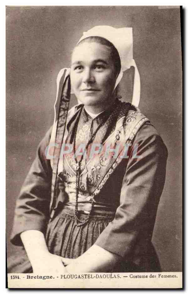 CPA Folklore Plougastel Daoulas Costume des femmes 