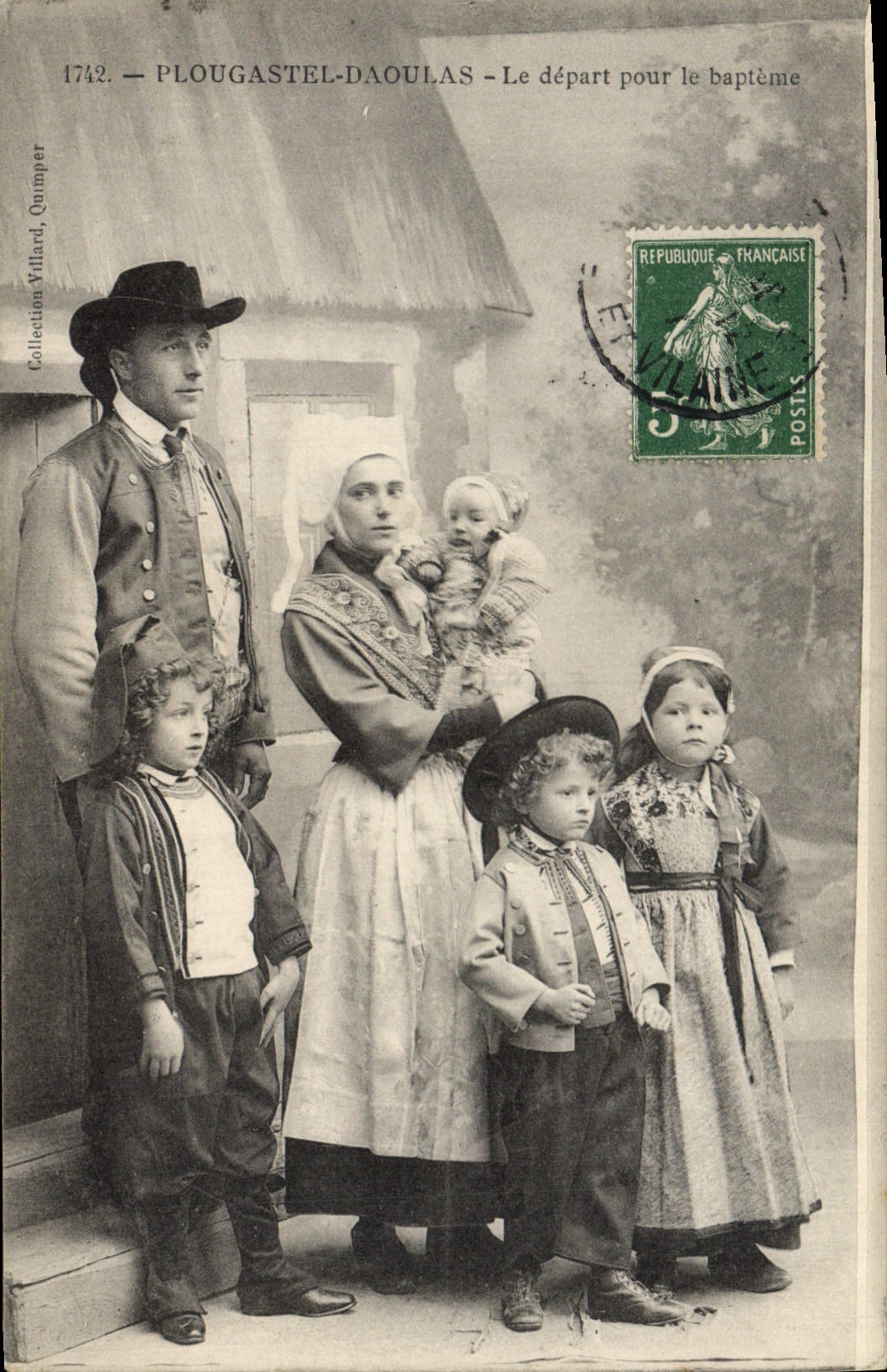 CPA Folklore Plougastel Daoulas Le depart pour le bapteme Enfants 