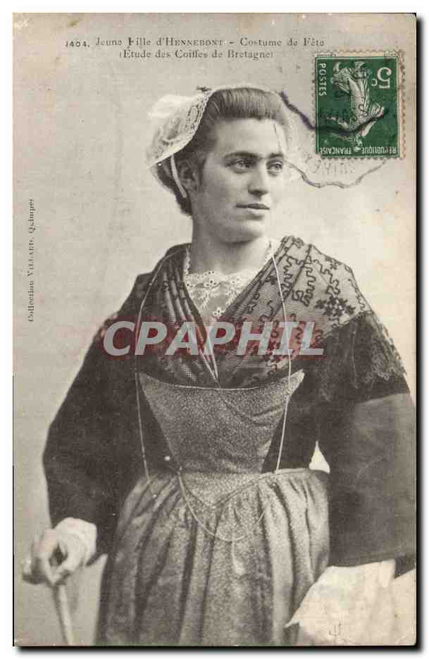 CPA Folklore Jeune fille d'Hennebont Costume de fete 