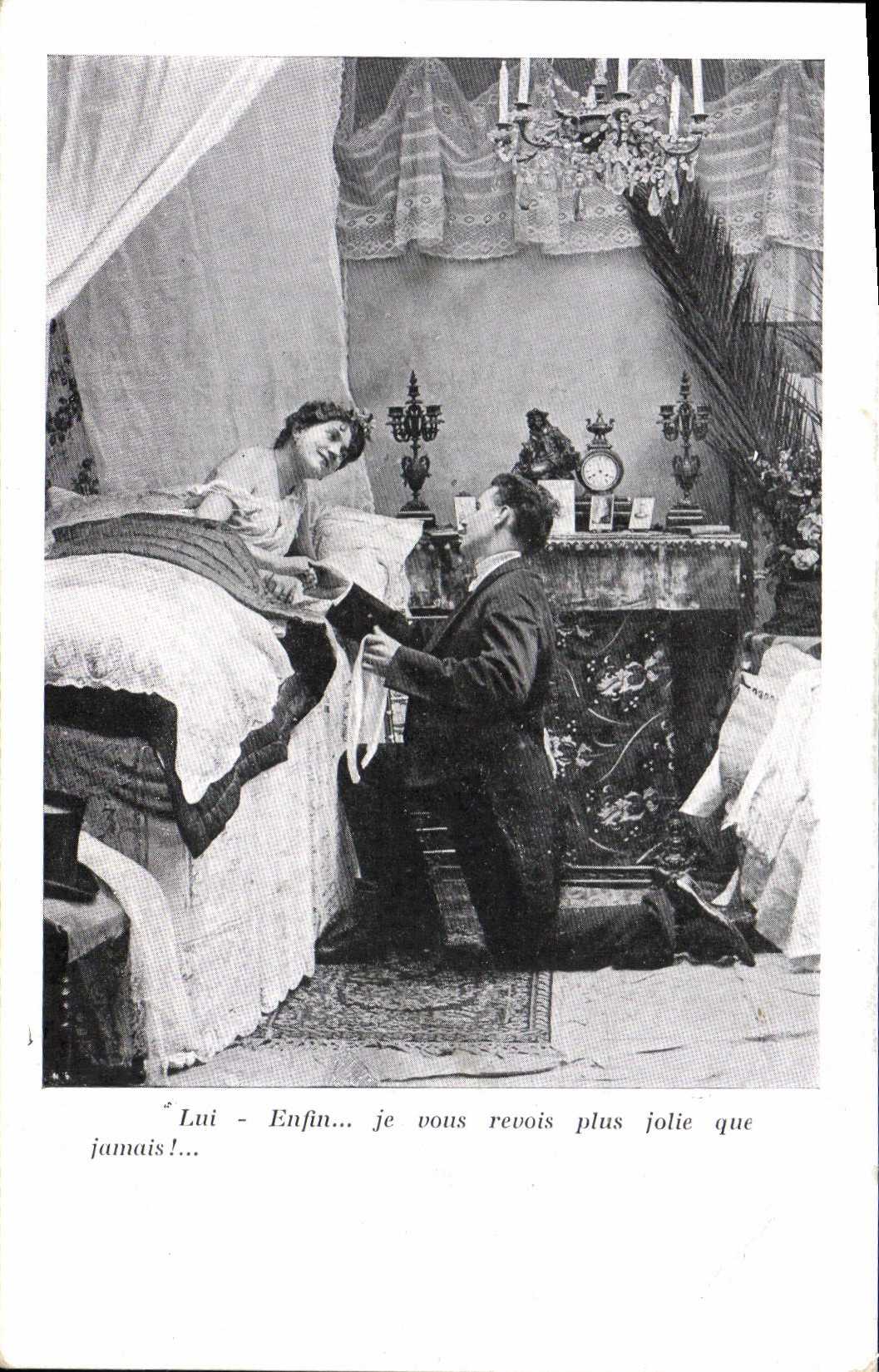 Scène de romance — homme genouillé devant une femme au lit — éditeur non visible