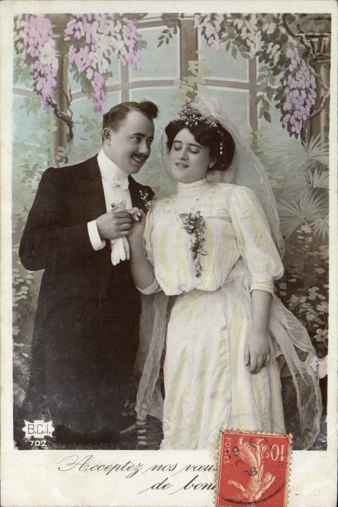 Nouveau mariage — couple en tenue de noces — B.C.I. 702