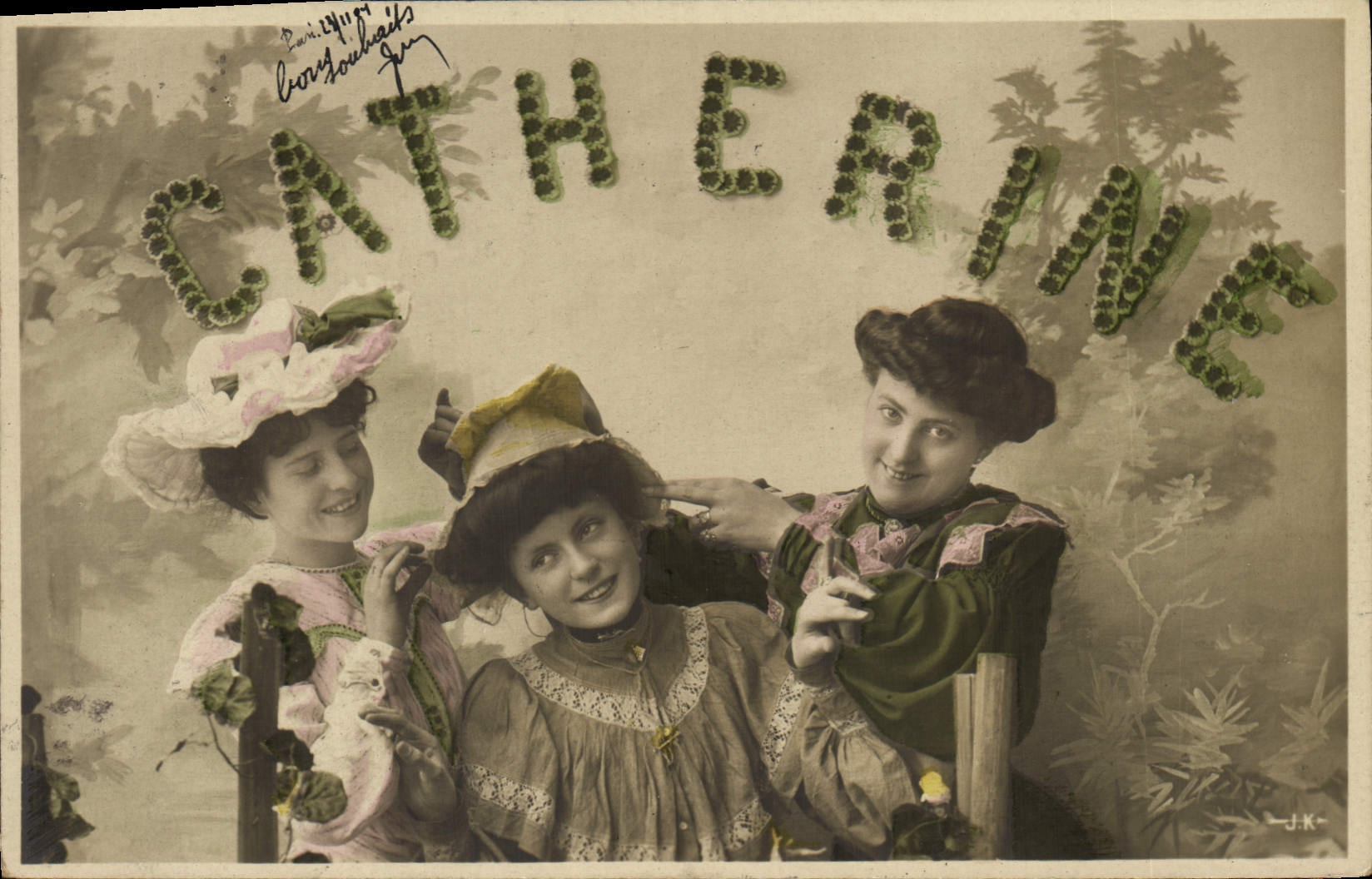 Trois jeunes femmes — décor floral — J.K. (éditeur)
