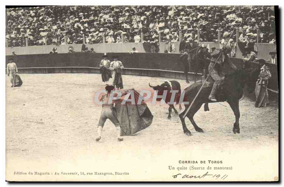 Corrida de Toros — Un quite (Suerte de manteau) — Édition du Magasta : Au Souvenir, 14, rue Mazagran, Biarritz